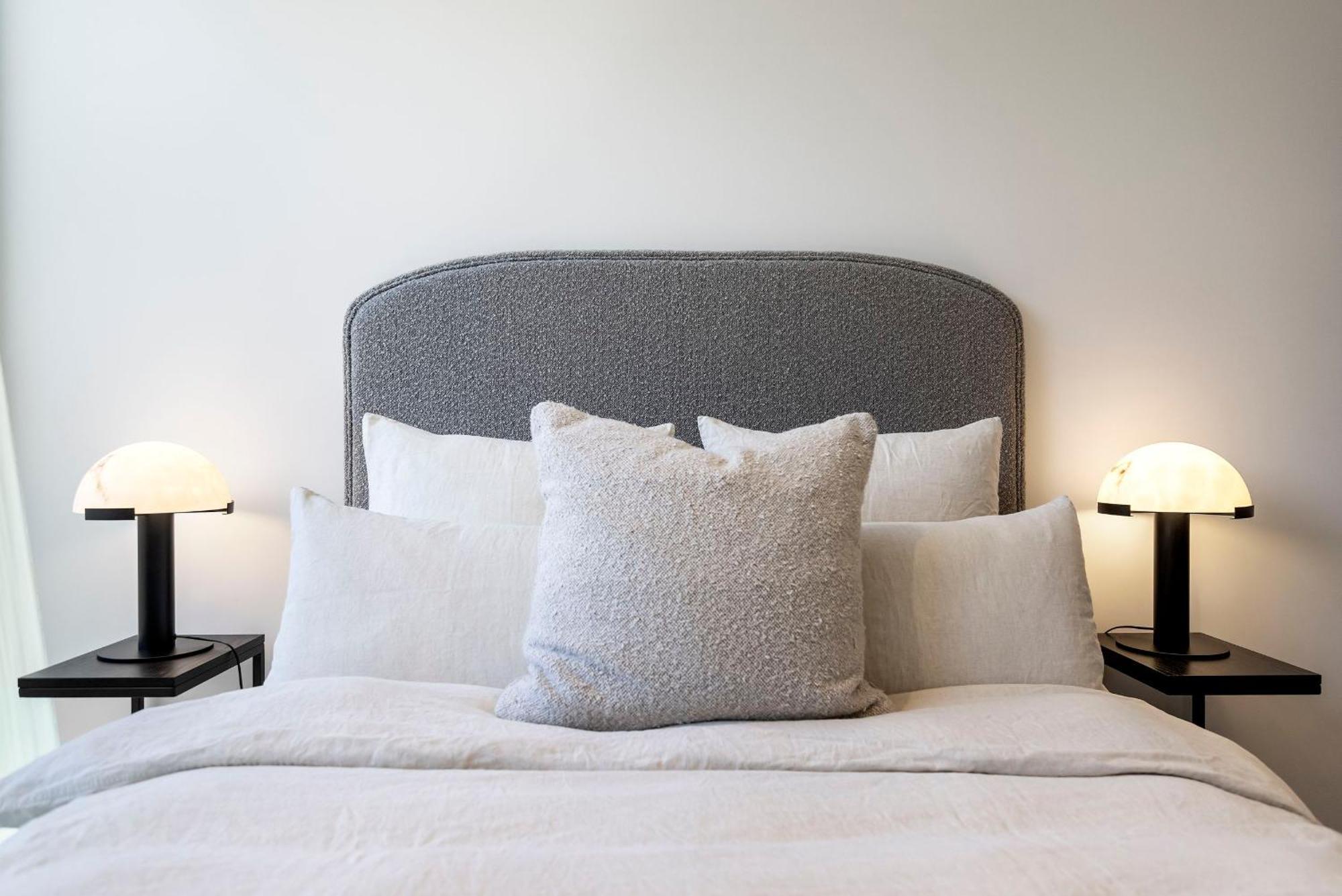 Luxuria Apartments - Collins House — Photos 1