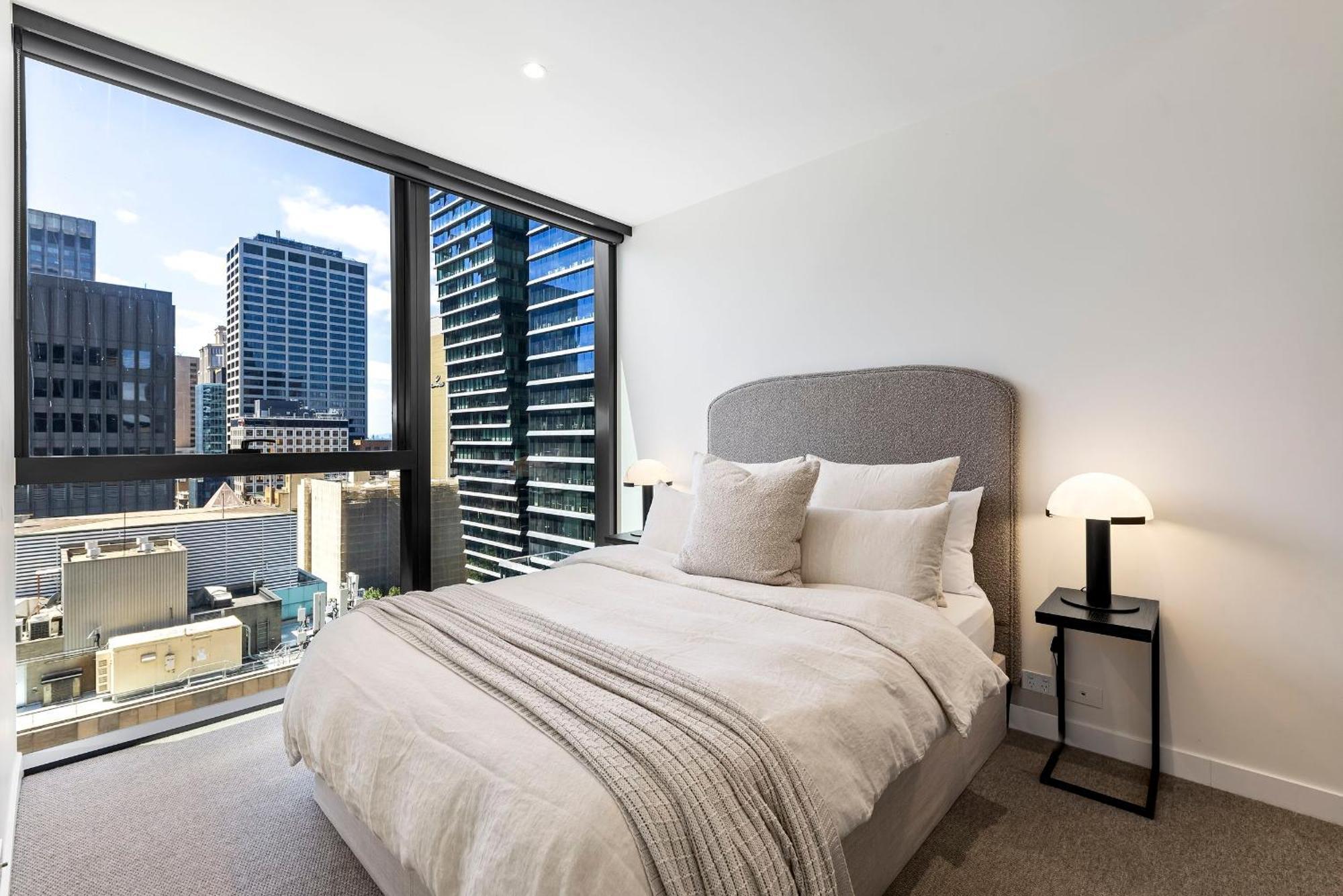 Luxuria Apartments - Collins House — Photos 3